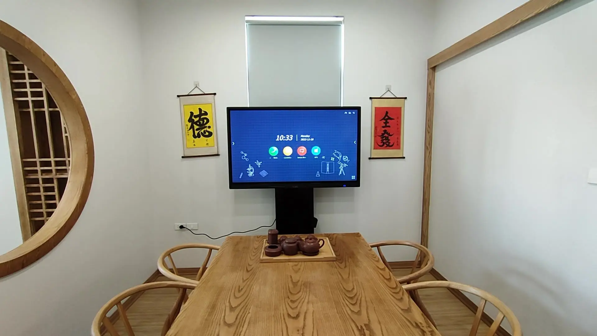 lắp đặt màn hình tương tác thông minh thực tế tại nippon travel