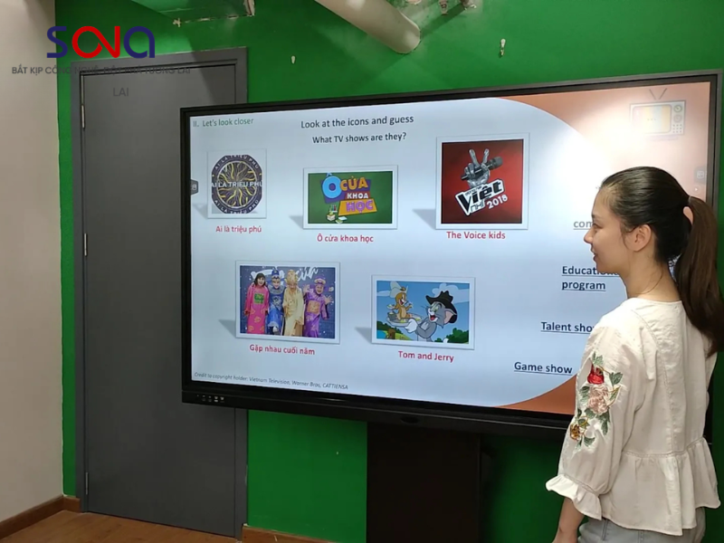 Ứng dụng đa dạng của màn hình tương tác 100 inch trong các lĩnh vực
