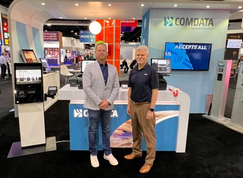 màn hình quảng cáo trong phòng triển lãm