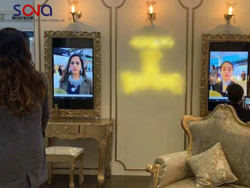 Màn hình tương tác ở cửa hàng trang sức