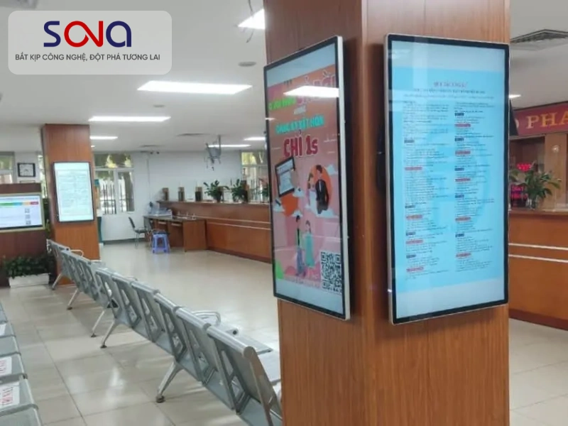 màn hình quảng cáo ở trạm y tế