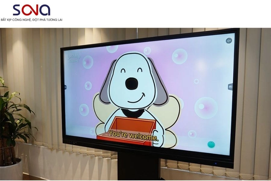 Màn hình tương tác 65 inch mang lại nhiều tiện ích cho công việc 