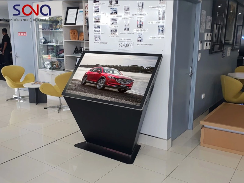 màn hình tương tác showroom xe giá tốt