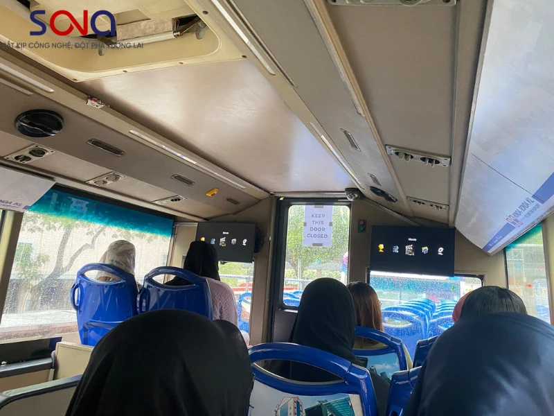 màn hình tương tác cho xe buýt