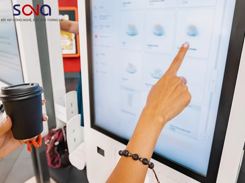 màn hình tương tác tại siêu thị