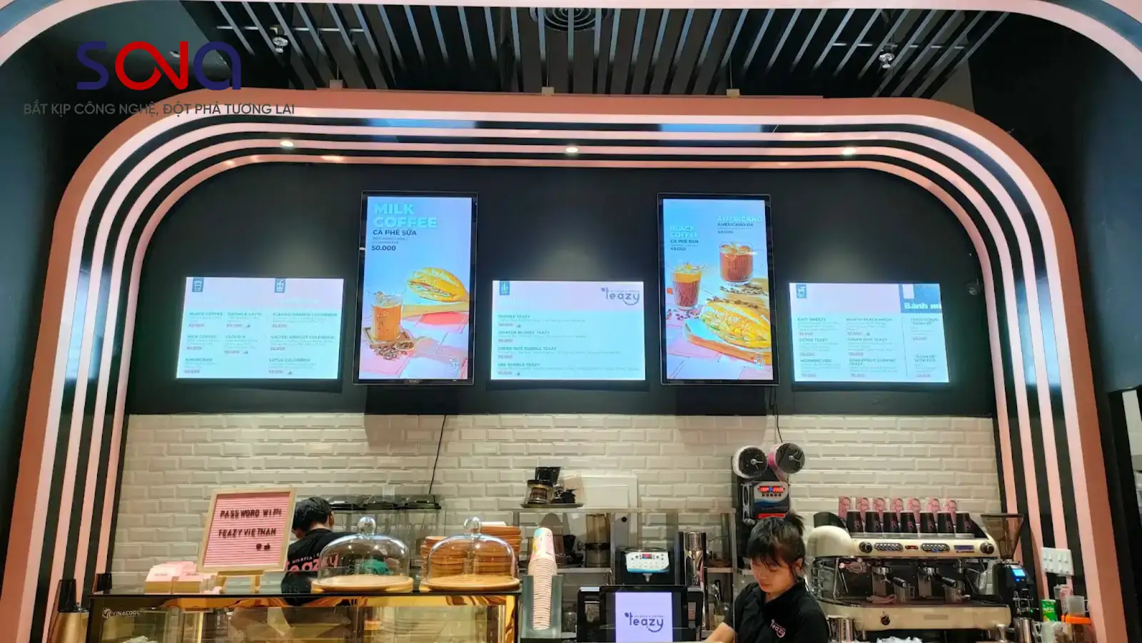 Lắp đặt màn hình quảng cáo ở tiệm bánh ngọt