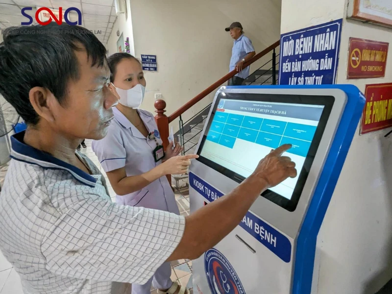 Các mẫu màn hình tương tác trạm y tế chuyên dụng nhất