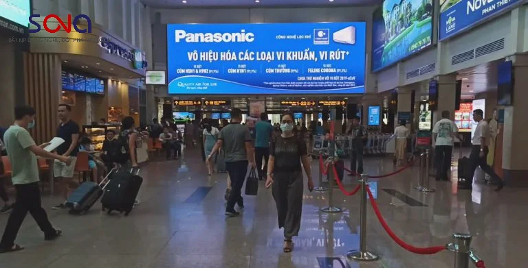 các loại màn hình quảng cáo trong sân bay