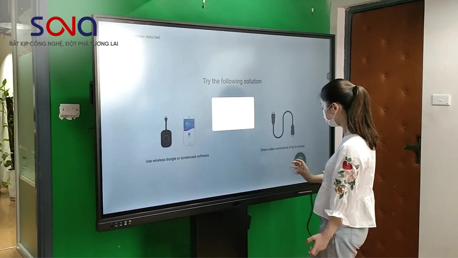 Mua phụ kiện màn hình tương tác tại SONA