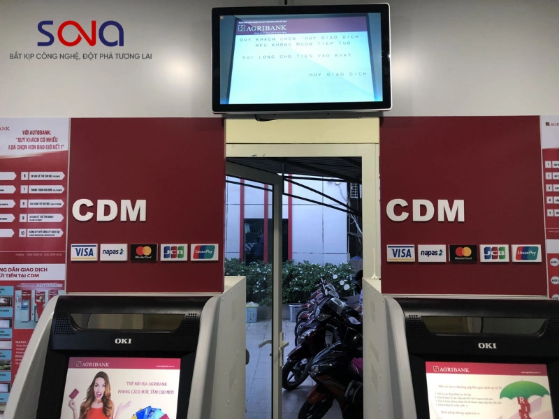 màn hình quảng cáo ATM