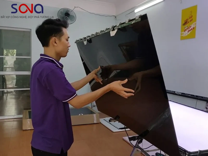 Chuẩn bị dụng cụ lắp đặt màn hình tương tác