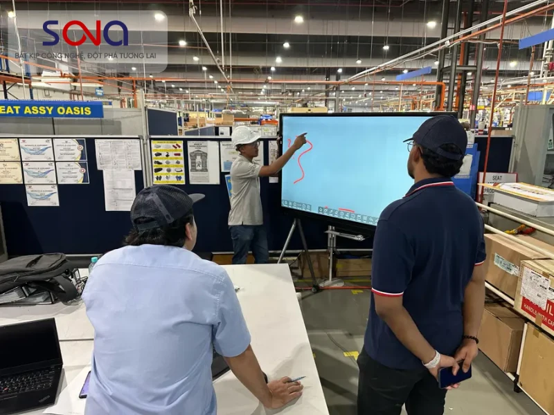 màn hình tương tác nhà máy toyota