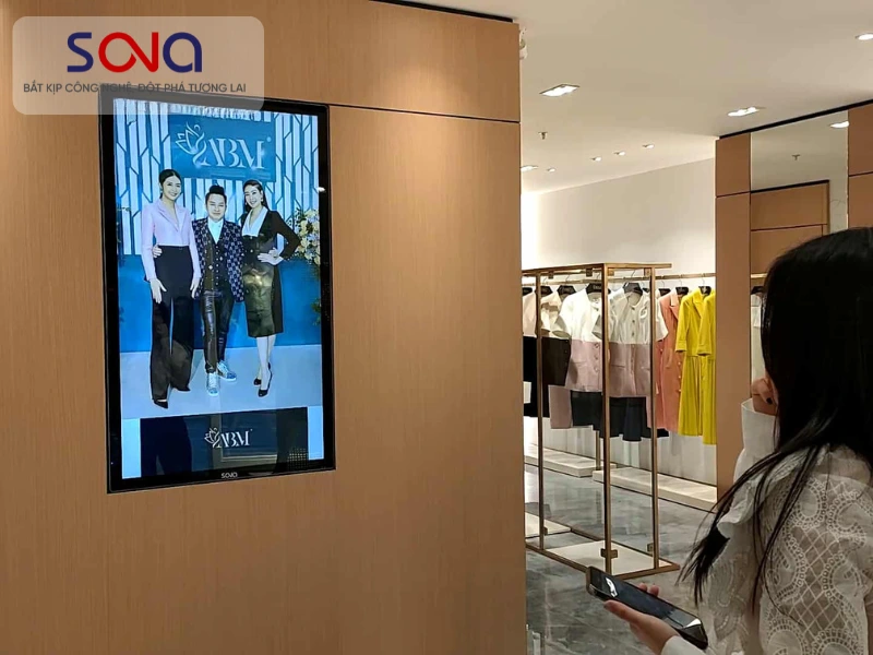 Màn hình quảng cáo tại quảng trường