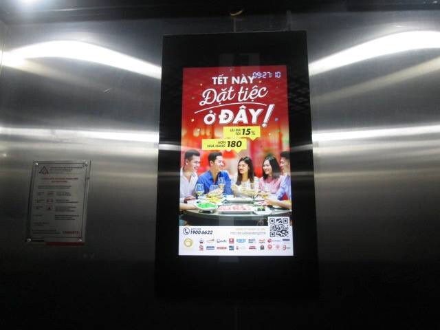 Màn hình quảng cáo trong thang máy