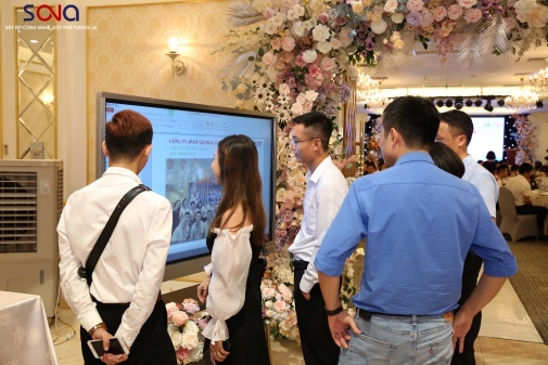 Màn hình quảng cáo treo tường 43 inch