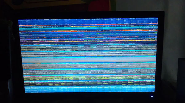 màn hình máy tính bị nhiễu